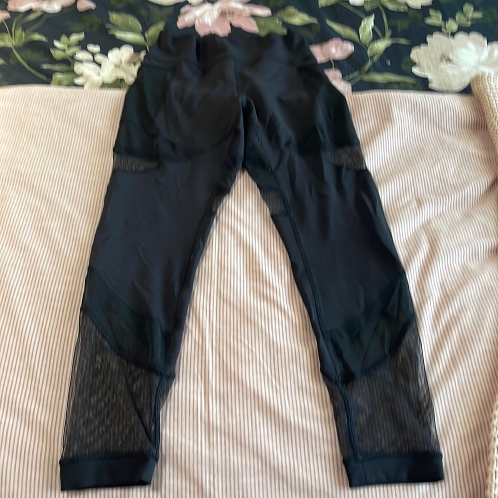 Lululemon Wunder Under mesh leggings
